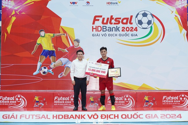 Hồ Văn Ý được tôn vinh ở giải futsal quốc gia - Ảnh 2.