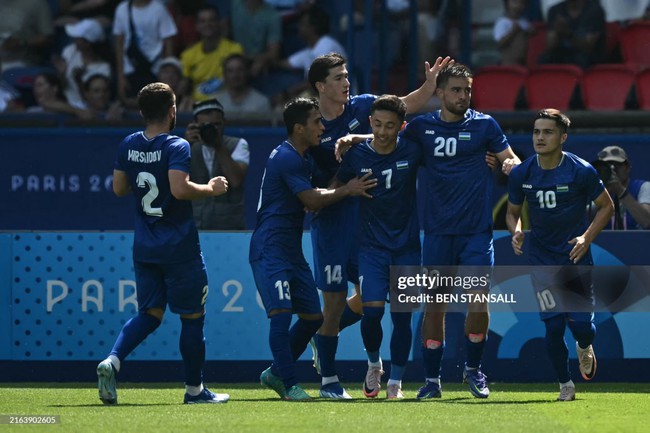 Uzbekistan bị loại ở vòng bảng Olympic, xác định 8 đội vào tứ kết môn bóng đá nam - Ảnh 3.