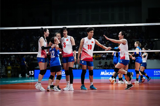 Thanh Thúy và đồng đội thắng dễ Philippines 3-0, vào bán kết FIVB Challenger Cup 2024