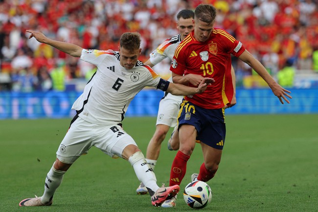 Kimmich là  mục tiêu mua sắm ưu tiên của Barca