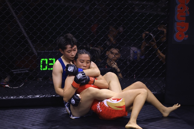 LION Championship 16: Võ sĩ Huỳnh Ngọc Tín thiết lập kỷ lục mới chiến thắng nhanh nhất lịch sử - Ảnh 4.