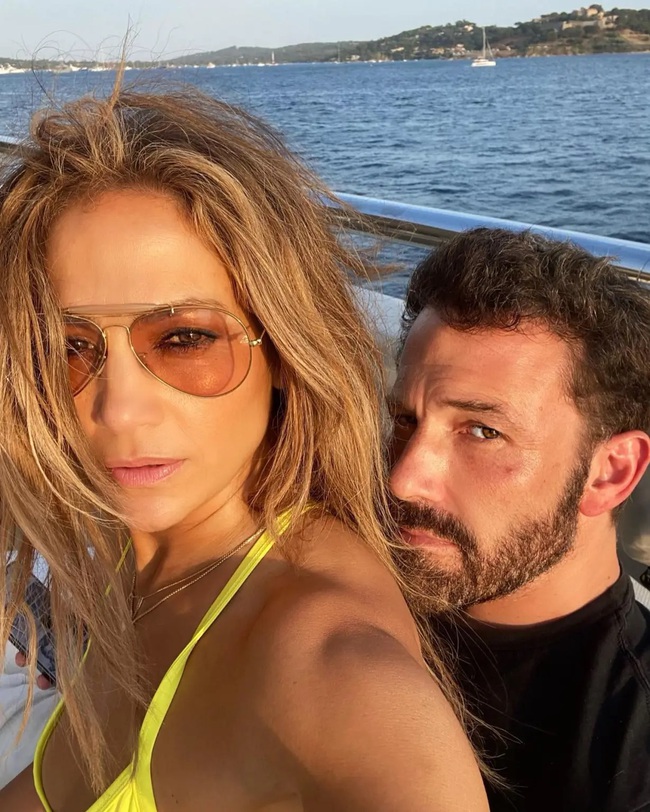 Jennifer Lopez's longtime manager: "No one likes Ben Affleck, except mom J.Lo" - Photo 2.