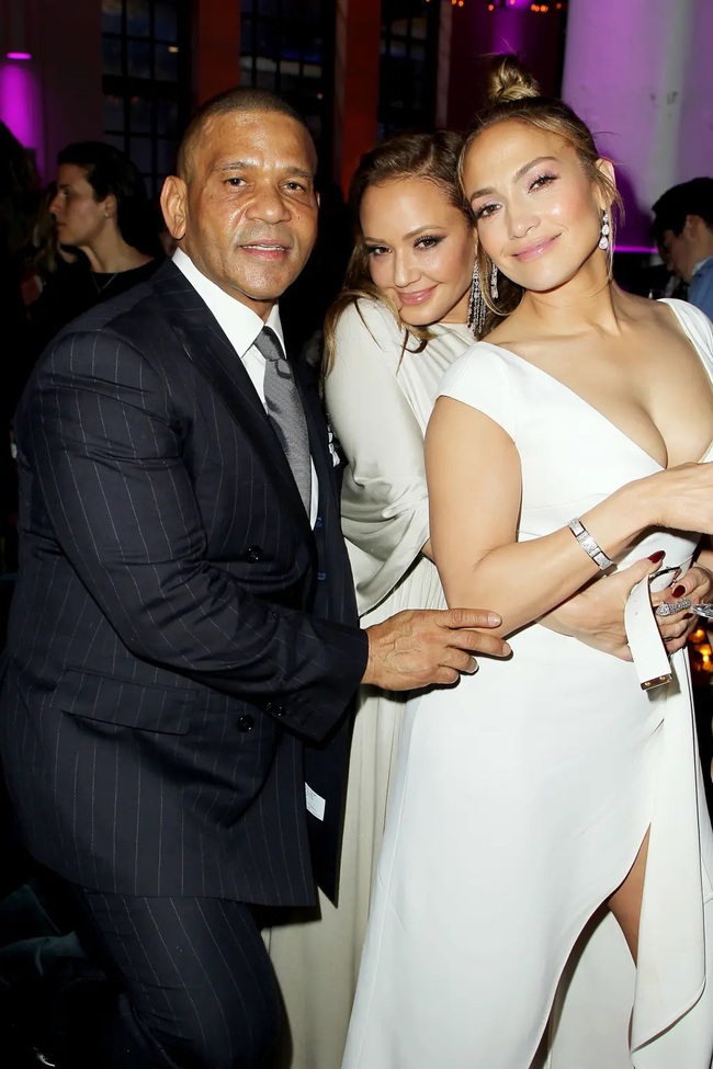 Jennifer Lopez's longtime manager: "No one likes Ben Affleck, except mom J.Lo" - Photo 5.