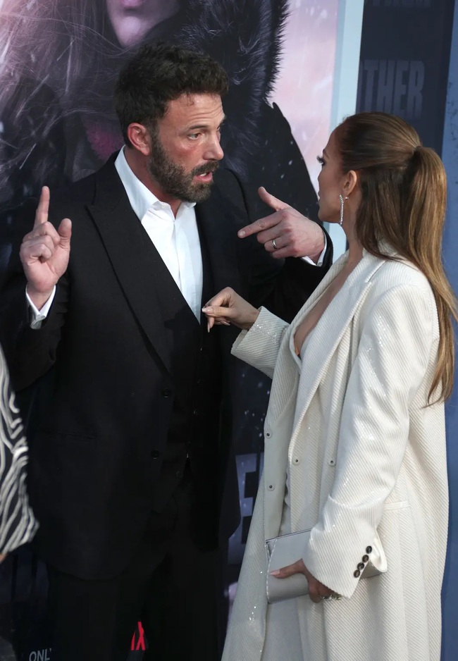 Jennifer Lopez's longtime manager: "No one likes Ben Affleck, except mom J.Lo" - Photo 6.