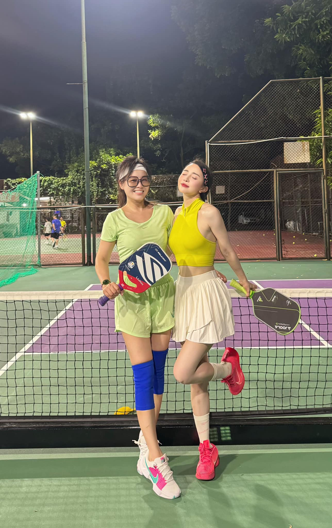 Thời trang xịn sò của Đỗ Thị Hà, Huyền Lizzie, Quỳnh Kool... trên sân tập pickleball - Ảnh 7.