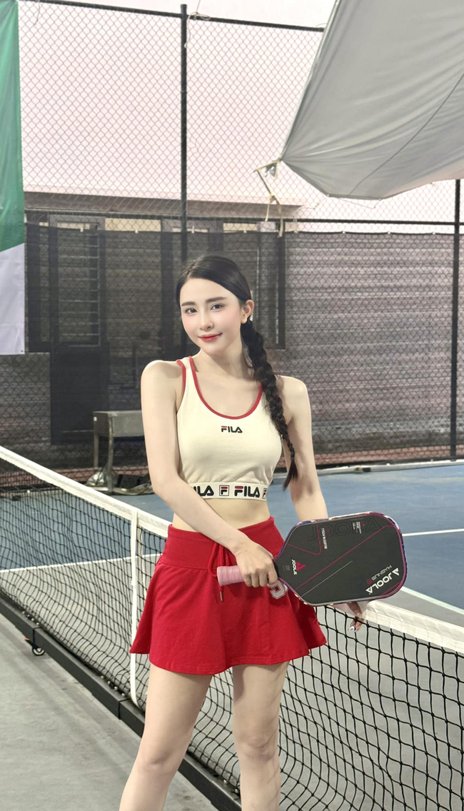 Thời trang xịn sò của Đỗ Thị Hà, Huyền Lizzie, Quỳnh Kool... trên sân tập pickleball - Ảnh 9.