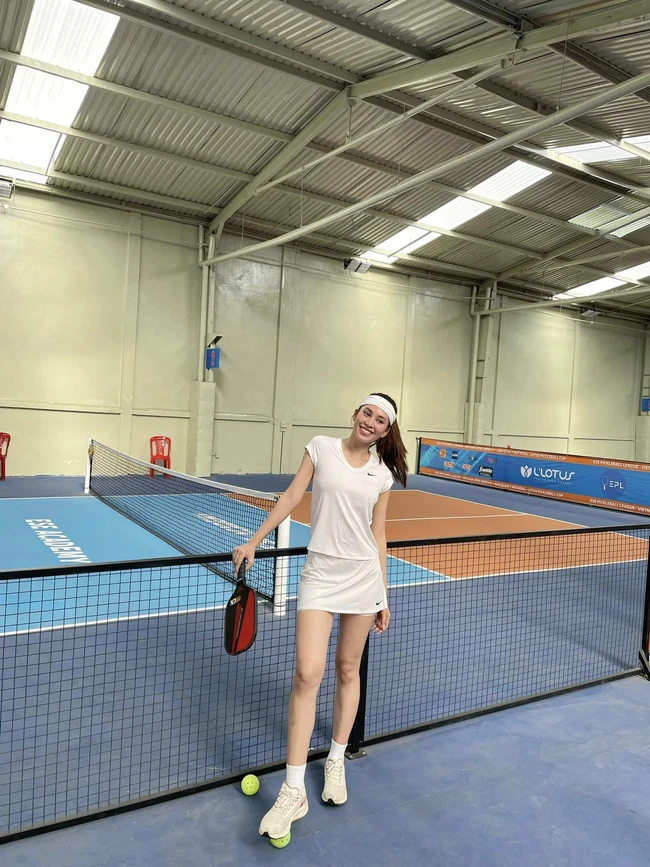 Thời trang xịn sò của Đỗ Thị Hà, Huyền Lizzie, Quỳnh Kool... trên sân tập pickleball - Ảnh 5.