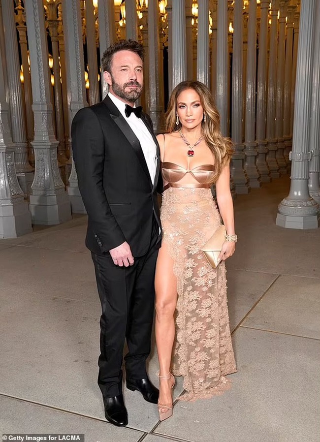 Jennifer Lopez &quot;lờ tịt&quot; Ben Affleck vào sinh nhật của chồng, đăng một loạt ảnh chân dung tuyệt đẹp - Ảnh 6.