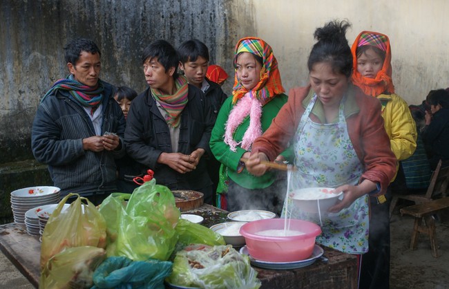 Cuộc sống sau ống kính: Bát phở lên non - Ảnh 4.