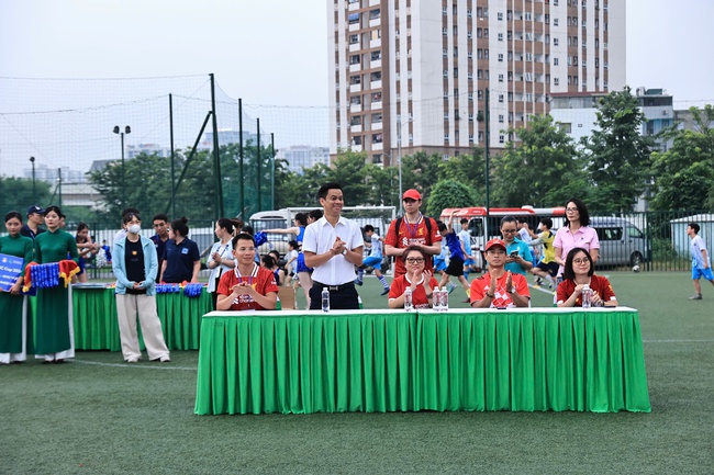 Giải bóng đá Cúp Standard Chartered 2024 chính thức khởi tranh, quy mô tăng gấp đôi - Ảnh 2.