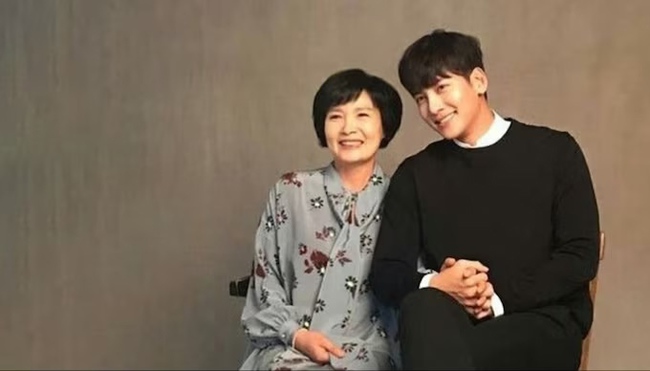 Ji Chang Wook U40 tuổi, kiếm được 5,6 tỷ đồng mỗi tập phim, vẫn chọn sống cùng mẹ - Ảnh 5.