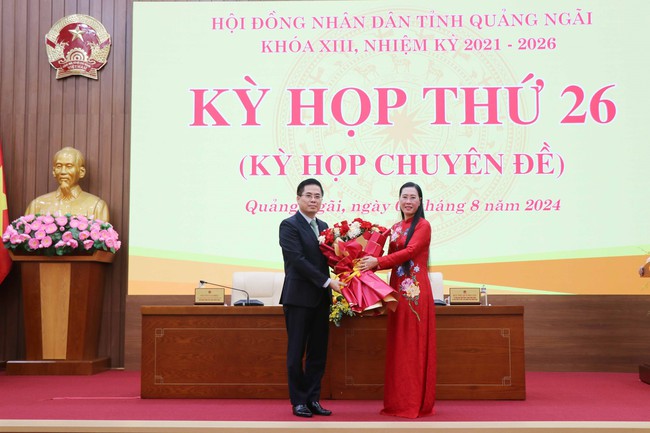 Ông Nguyễn Hoàng Giang được bầu giữ chức Chủ tịch Ủy ban nhân dân tỉnh Quảng Ngai - Ảnh 1.