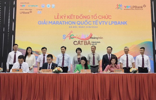 Giải Marathon quốc tế VTV LPBank - Sắc màu Hoàng hôn Cát Bà 2024 quy tụ hàng ngàn VĐV tham dự - Ảnh 2.