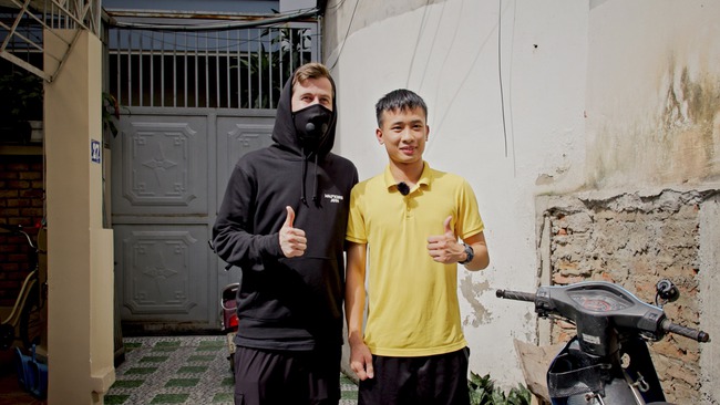 Alan Walker gây sốt trên mạng xã hội với hành động ý nghĩa trong lần &quot;bí mật&quot; ghé thăm Hà Nội - Ảnh 5.