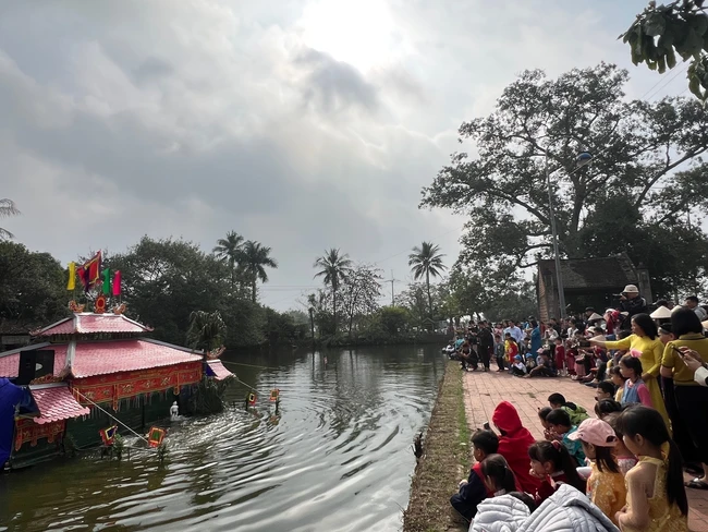 Hà Nội: Phát huy quy tắc ứng xử, xây dựng nét đẹp nơi di tích, đình, chùa - Ảnh 2.