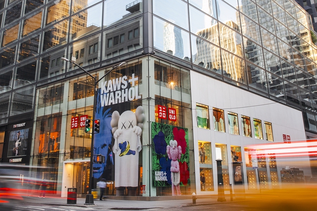 UNIQLO chính thức mở bán bộ sưu tập UT của họa sĩ KAWS và Andy Warhol - Ảnh 6.