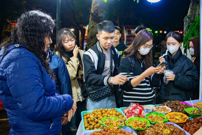 Chị Hằng biên tập - “Những ngày Hà Nội tại thành phố Hồ Chí Minh”: Thu hút hàng chục nghìn người dân tham quan, trải nghiệm, tìm hiểu - Ảnh 2.