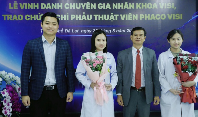 Vinh danh chuyên gia nhãn khoa vì những thành tích phẫu thuật vượt trội - Ảnh 2.