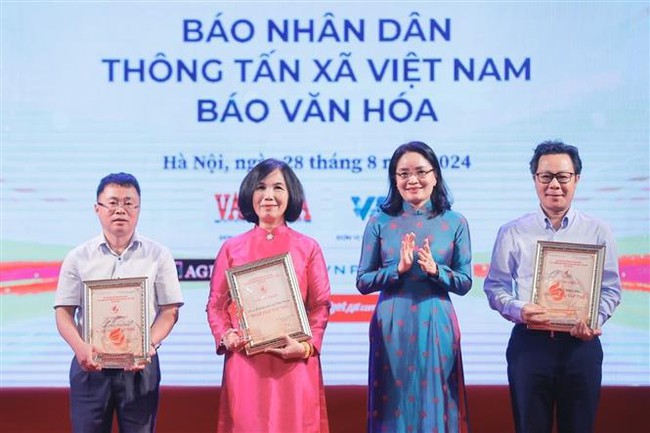 Trao 97 giải thưởng Báo chí toàn quốc “Vì sự nghiệp phát triển Văn hóa, Thể thao và Du lịch” lần thứ 2 - Ảnh 4.