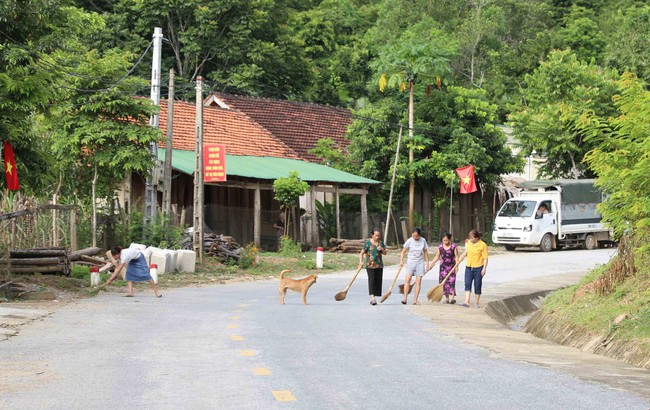 Bản làng vùng cao Nghệ An rợp cờ chào mừng Quốc khánh 2/9 - Ảnh 7.