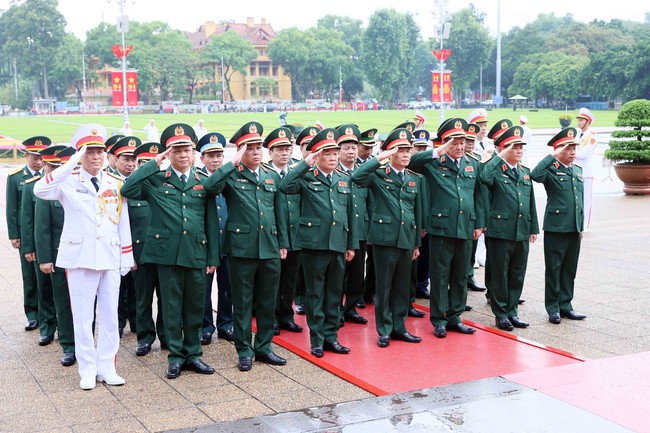 79 năm Cách mạng tháng Tám và Quốc khánh 2/9: Lãnh đạo Đảng, Nhà nước vào Lăng viếng Chủ tịch Hồ Chí Minh - Ảnh 5.