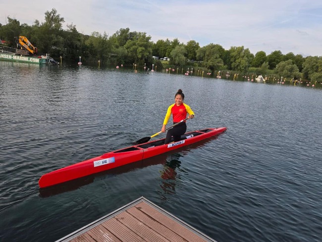 Tay chèo Canoeing Nguyễn Thị Hương: Cuộc đua với những người khổng lồ - Ảnh 1.