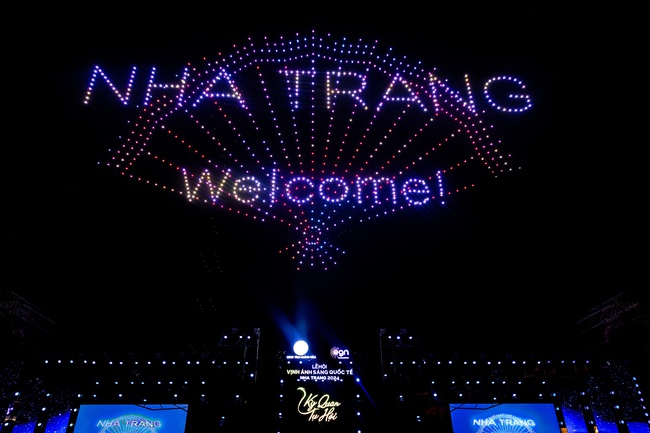 Đảo Hòn Tre bùng nổ &quot;đại tiệc&quot; lễ hội Vịnh ánh sáng quốc tế Nha Trang 2024 - Ảnh 3.