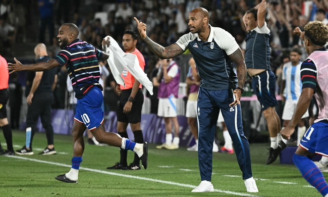 Hóa ra, Thierry Henry làm HLV cũng không tệ - Ảnh 1.