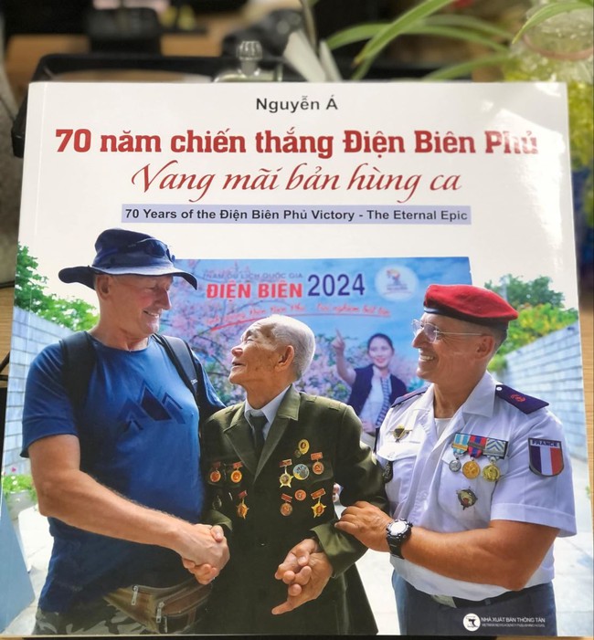 Triển lãm và ra mắt sách ảnh “70 năm Chiến thắng Điện Biên Phủ: Vang mãi bản hùng ca” - Ảnh 1.