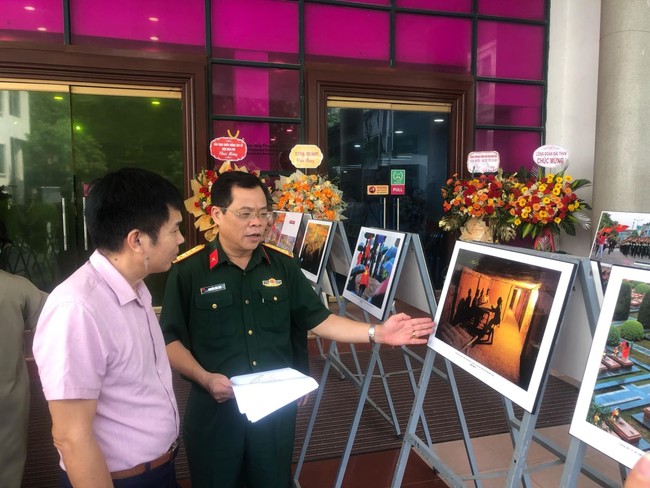 Triển lãm và ra mắt sách ảnh “70 năm Chiến thắng Điện Biên Phủ: Vang mãi bản hùng ca” - Ảnh 2.