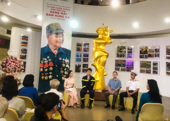 Triển lãm và ra mắt sách ảnh “70 năm Chiến thắng Điện Biên Phủ: Vang mãi bản hùng ca” - Ảnh 3.