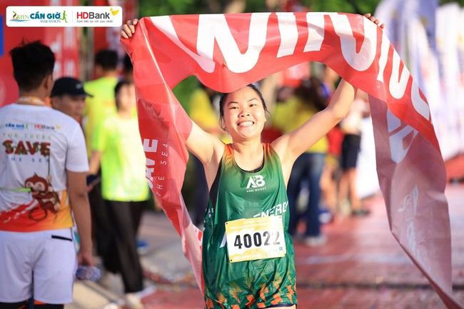 Chân chạy sinh viên tỏa sáng trên đường chạy Marathon - Ảnh 2.