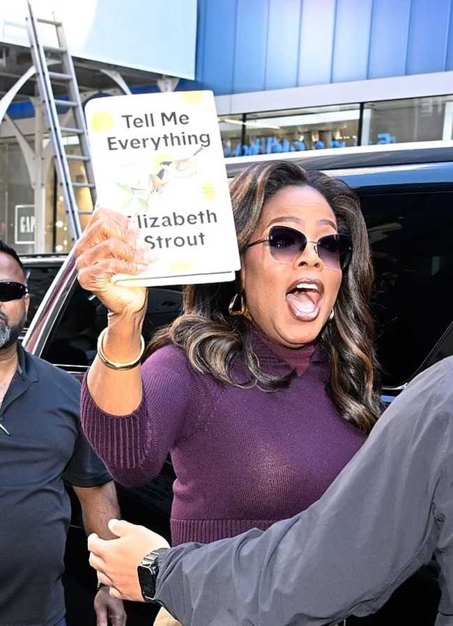 &quot;Nữ hoàng truyền thông&quot; Oprah Winfrey giảm được gần 20kg ở tuổi 70 - Ảnh 3.