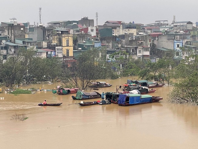  Lũ trên sông Hồng ở Hà Nội vượt báo động 2 - Ảnh 8.