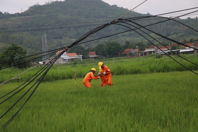 Nhìn lại những cơn bão mạnh đổ bộ vào Việt Nam những năm gần đây - Ảnh 4.