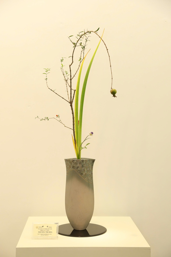 &quot;Mạch lạc&quot; và những thông điệp ý nghĩa từ Nghệ thuật cắm hoa Ikebana - Ảnh 3.