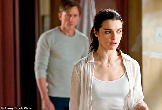 (Bài đăng Chủ nhật) Chuyện tình &quot;không tưởng&quot; của cặp đôi quyền lực Daniel Craig and Rachel Weisz - Ảnh 4.