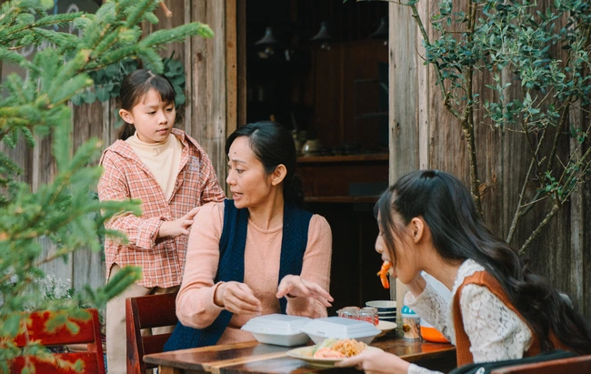 NSƯT Hạnh Thúy trải lòng về vai mẹ đáng ghét nhất trong phim &quot;Hạnh phúc bị đánh cắp&quot; - Ảnh 2.