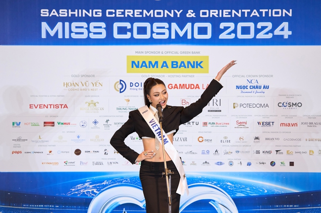 Bùi Xuân Hạnh và các đại diện quốc tế chính thức nhận sash tham dự Miss Cosmo - Ảnh 2.