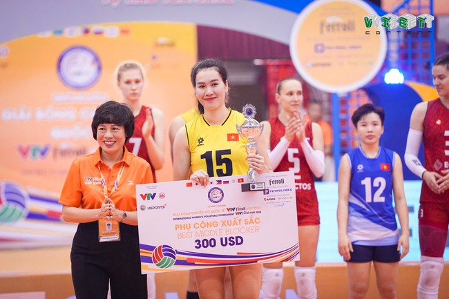 Nguyễn Thị Trinh được bầu chọn là &quot;Phụ công xuất sắc nhất&quot; VTV Cup 2024