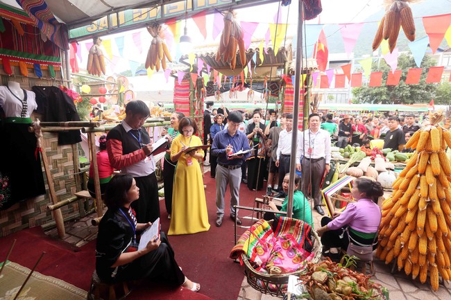 Tết Độc lập - nét đẹp văn hóa, sản phẩm du lịch độc đáo của Mộc Châu - Ảnh 1.