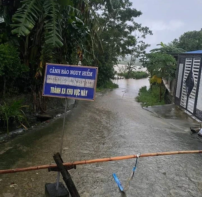 Mưa lớn gây ngập úng cục bộ, Hà Tĩnh cho hàng nghìn học sinh nghỉ học để đảm bảo an toàn - Ảnh 1.