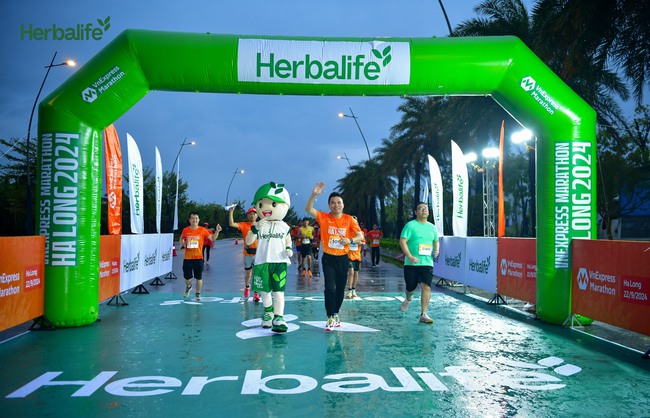 Herbalife Việt Nam là Nhà tài trợ dinh dưỡng cho giải VnExpress Marathon Hạ Long 2024 - Ảnh 1.