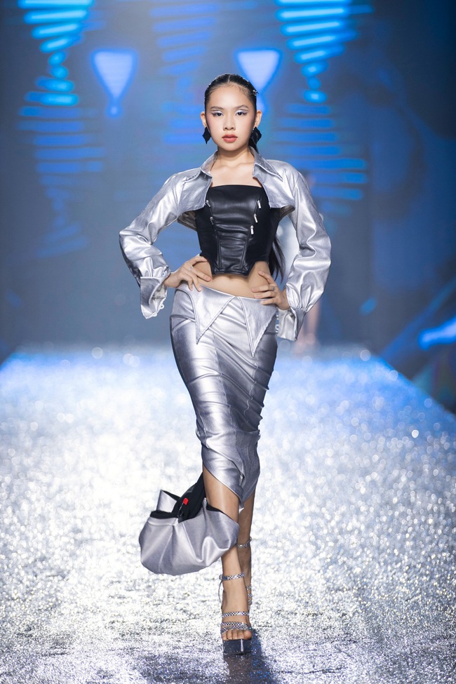 Phan Thuần Anh - Nàng thơ của SinB tỏa sáng rực rỡ tại Destination Runway Fashion Week - Ảnh 4.