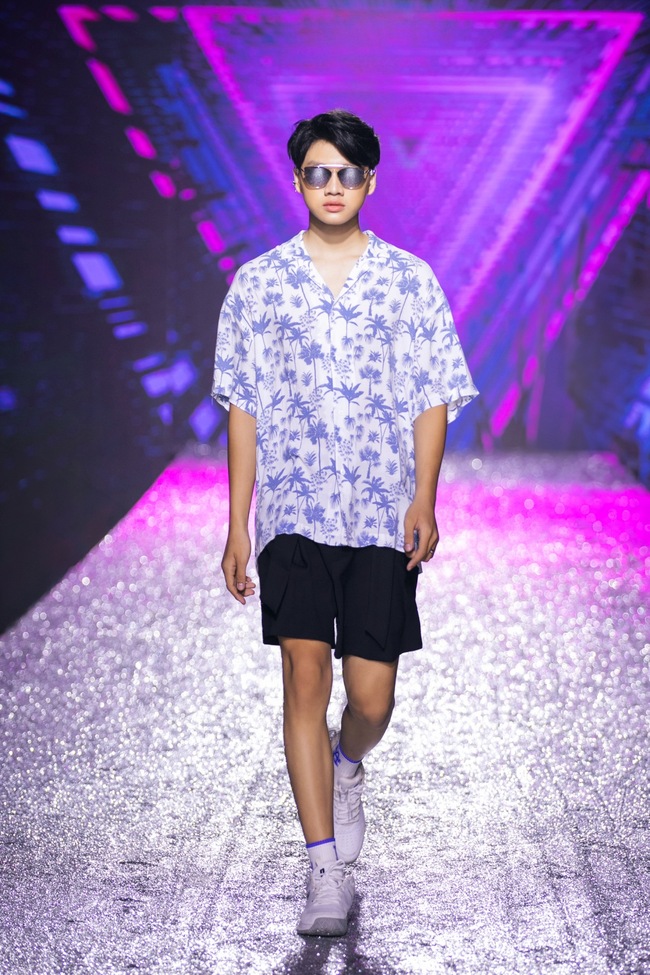 Người mẫu Nhật Lâm diễn xuất thần trong BST “Mix and Match” tại Destination Runway Fashion Week 2024 - Ảnh 4.