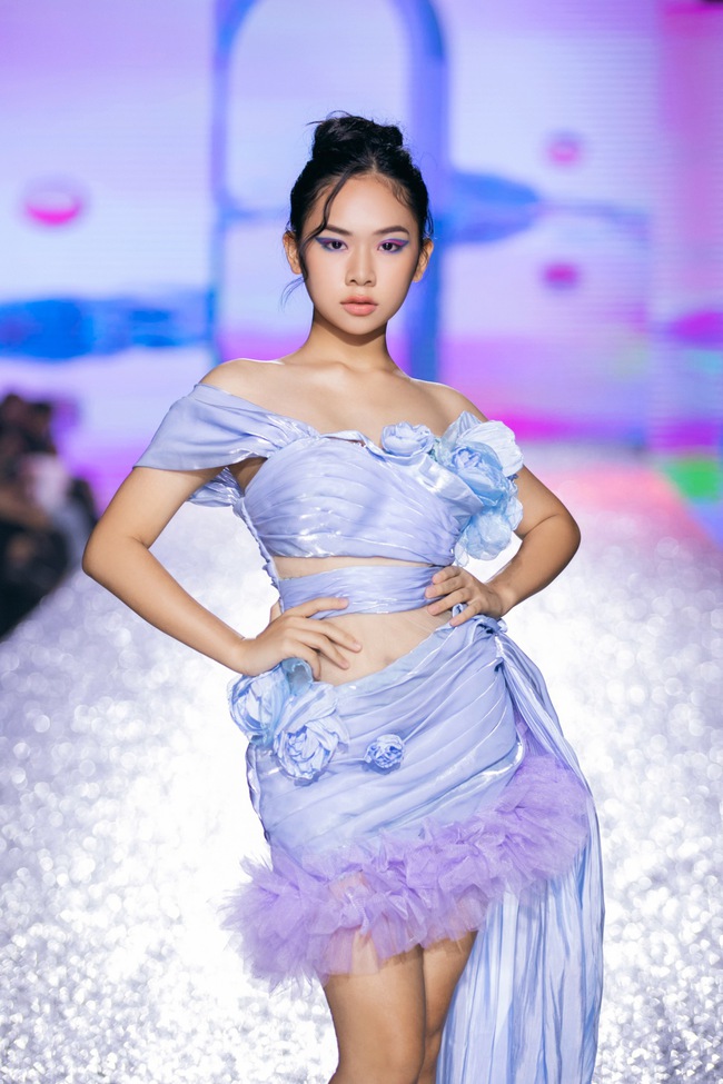 Phan Thuần Anh - Nàng thơ của SinB tỏa sáng rực rỡ tại Destination Runway Fashion Week - Ảnh 2.