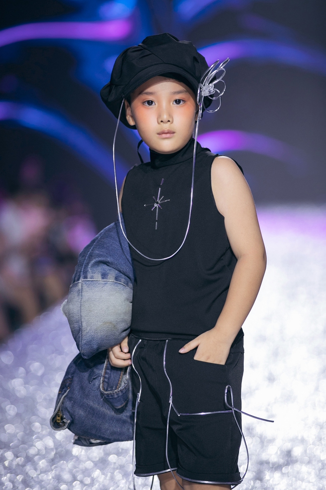 Tuấn Khải - Ngôi sao nhí tỏa sáng rực rỡ tại Destination Runway Fashion Week - Ảnh 3.