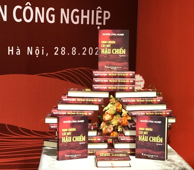 Sách &quot;Minh Chuyên - Cây bút hậu chiến&quot;: Đồng vọng và tri âm - Ảnh 1.