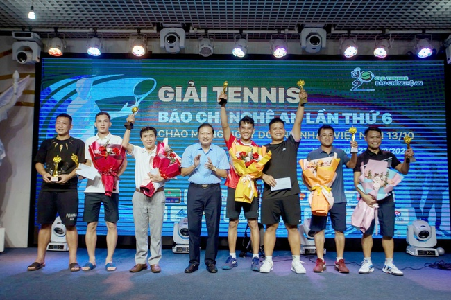 Gần 300 vận động viên tham gia Giải Tennis báo chí Nghệ An 2024 - Ảnh 2.