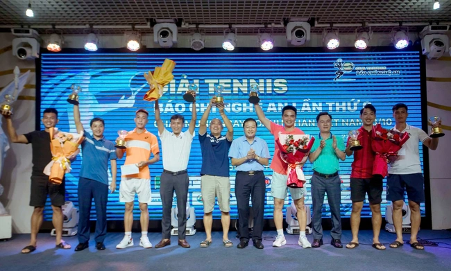 Gần 300 vận động viên tham gia Giải Tennis báo chí Nghệ An 2024 - Ảnh 3.